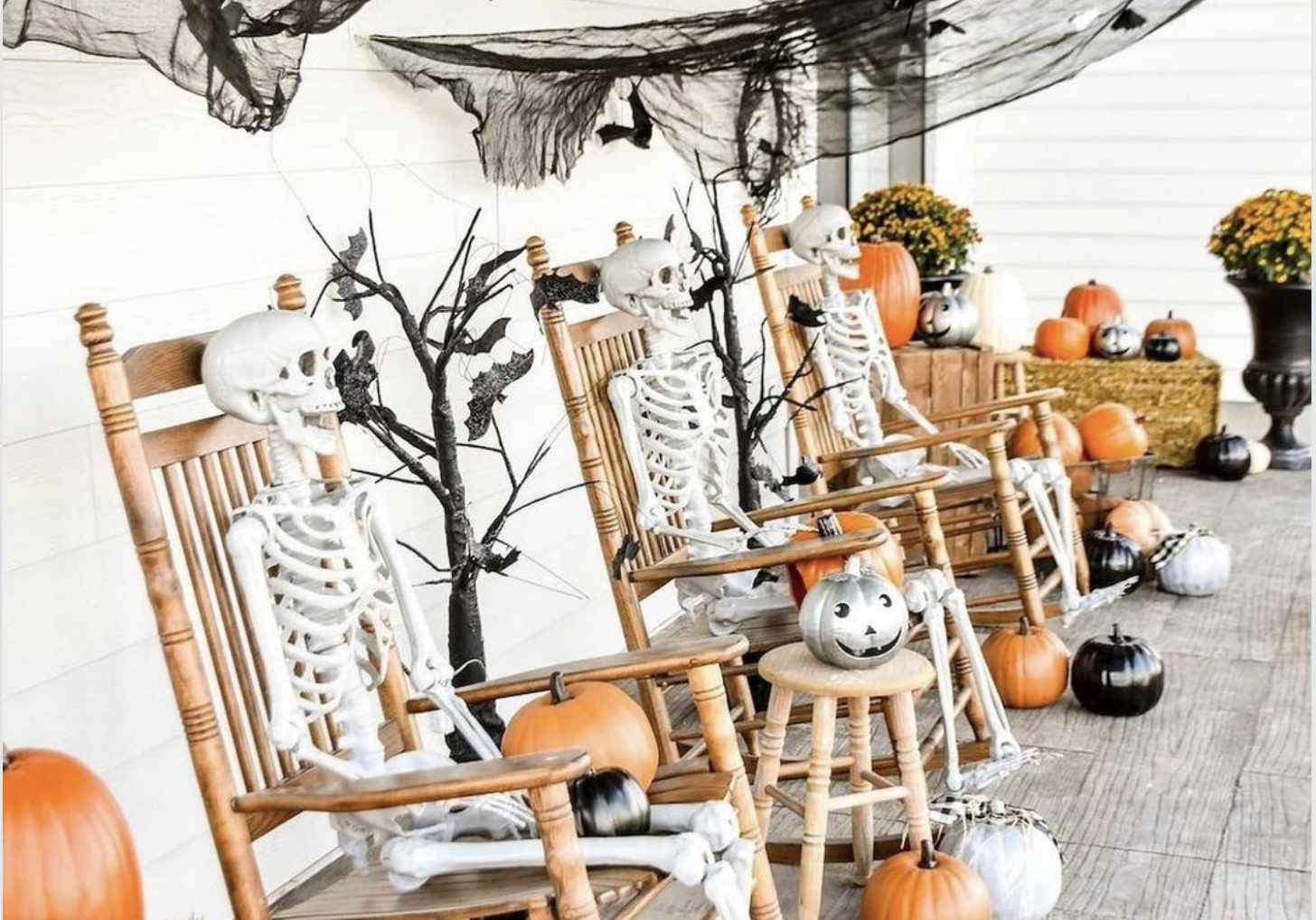 33 Halloween Front Porch Decorating Ideas for Ghostly Greetings All Season Long