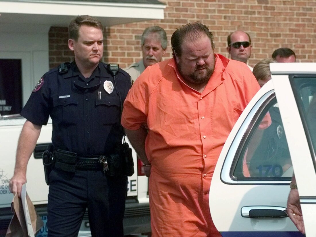 Officials escort murder suspect Alan Eugene Miller away from the Pelham City Jail in Alabama, Aug. 5, 1999.