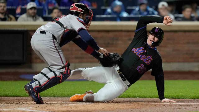 Diamondbacks rout Padres, await Mets-Braves doubleheader to find out playoff fate