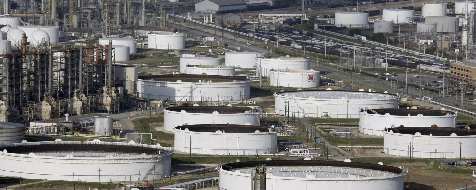 File photo shows Marathon Oil's refinery in Texas City, Texas. - Sputnik International, 1920, 17.12.2023