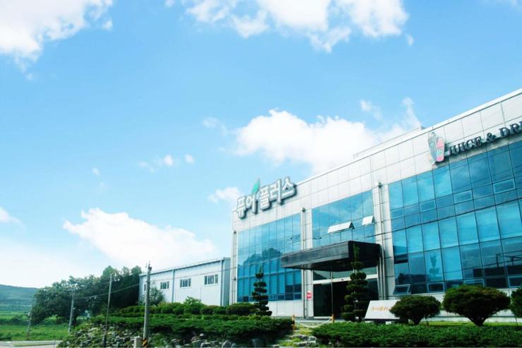 Pure Plus' manufacturing plant in Hamyang County, South Gyeongsang Province / Courtesy of Hanwha Galleria