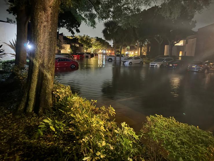 A residential street is flooded amid Hurricane Helene in St. Petersburg, Fla., Sept. 27, in this picture obtained from social media. Reuters-Yonhap