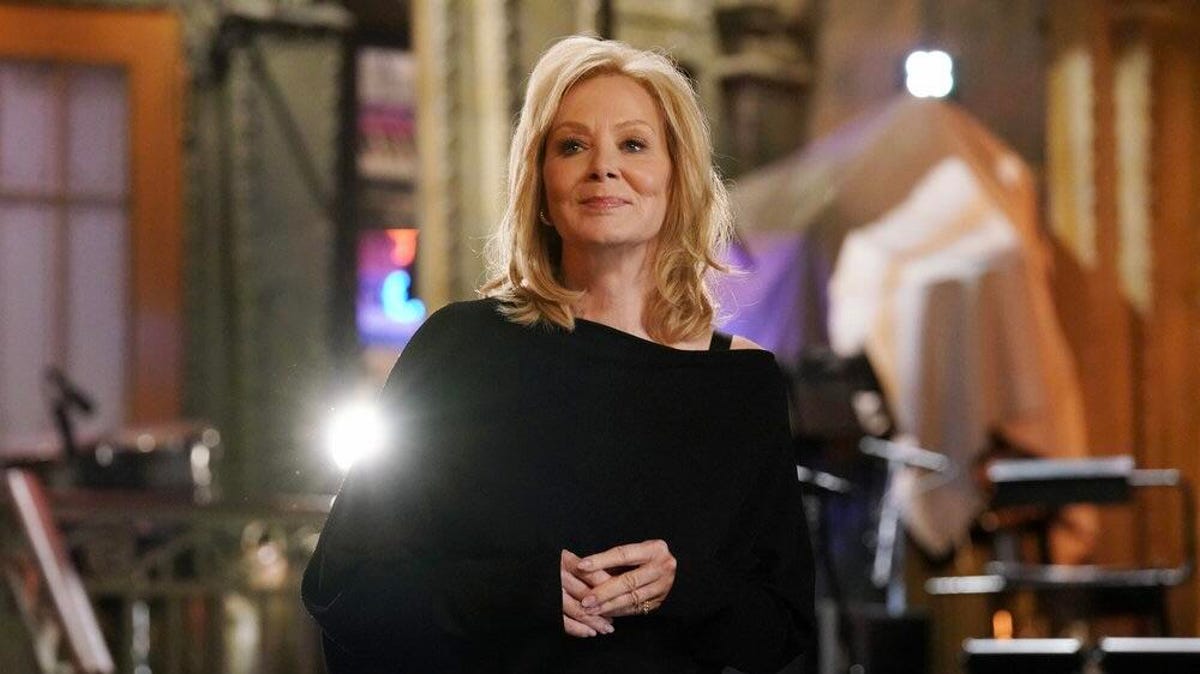 Jean Smart in the SNL studio looking radiant