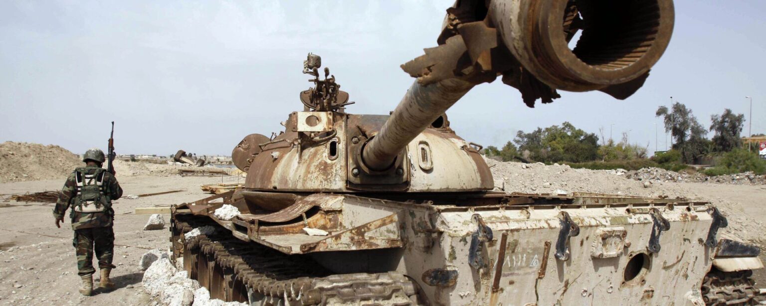 An Iraqi soldier is seen near an Iraqi Army tank, which was destroyed in the US-led invasion, in Basra, Iraq's second-largest city, 550 kilometers (340 miles) southeast of Baghdad, Iraq, Thursday, April 9, 2009 - Sputnik International, 1920, 30.09.2024