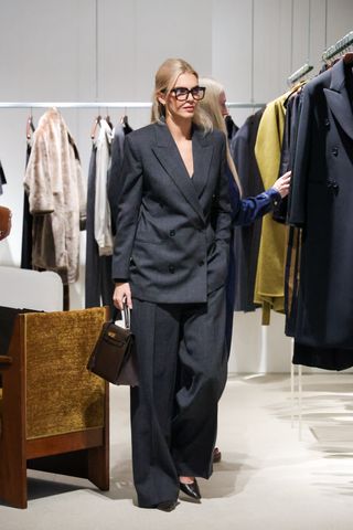 Kendall Jenner wears an oversize gray suit with an hermes kelly bag and pointed toe heels