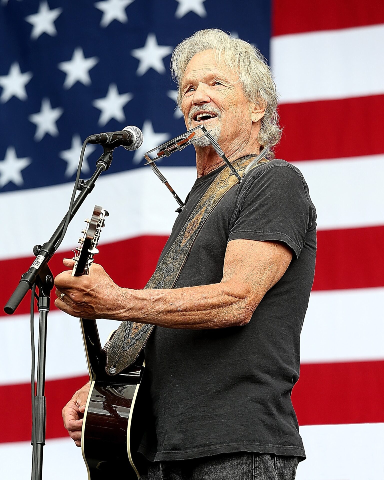 Kris Kristofferson performs in concert during Willie Nelson's 42nd Annual 4th of July Picnic at Austin360 Amphitheater on July 4, 2015 in Austin, Texas.  (Photo by Gary Miller/Getty Images)