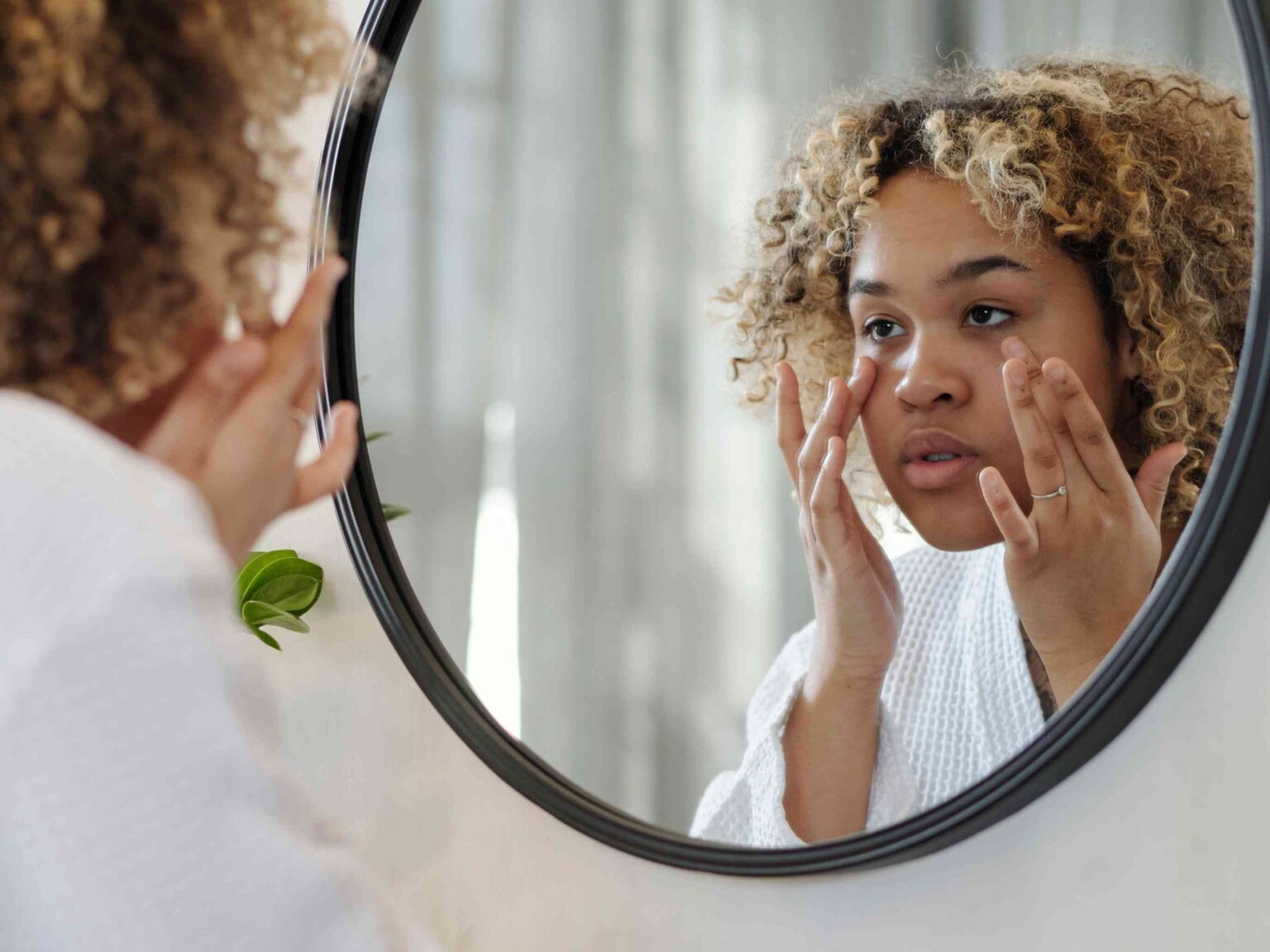 My Mom’s Go-To Brand From the ‘90s Is Behind My Go-To Dark Circle-Erasing Concealer