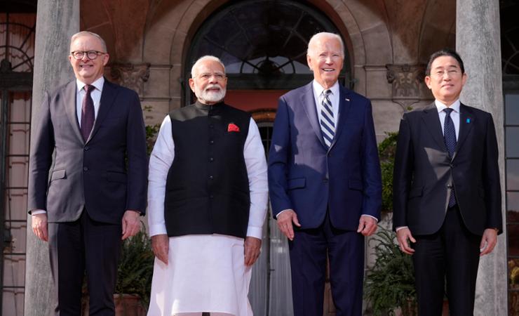 U.S. President Joe Biden, second from right, greets leaders of Australia, India and Japan at the Quad leaders' summit at Archmere Academy in Wilmington, Del., Saturday (local time). From left, Australian Prime Minister Anthony Albanese, Indian Prime Minister Narendra Modi, Biden and Japanese Prime Minister Fumio Kishida. AP-Yonhap