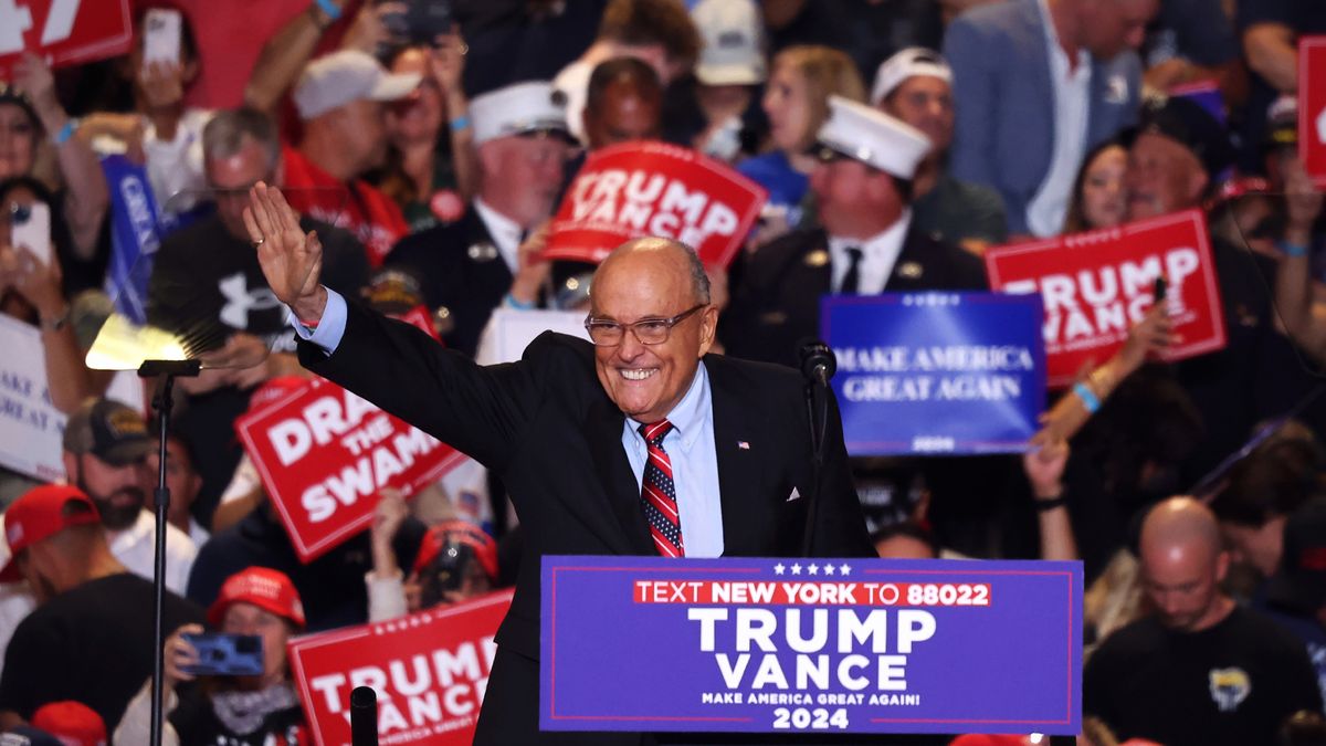 Rudy Giuliani stripped of DC law license