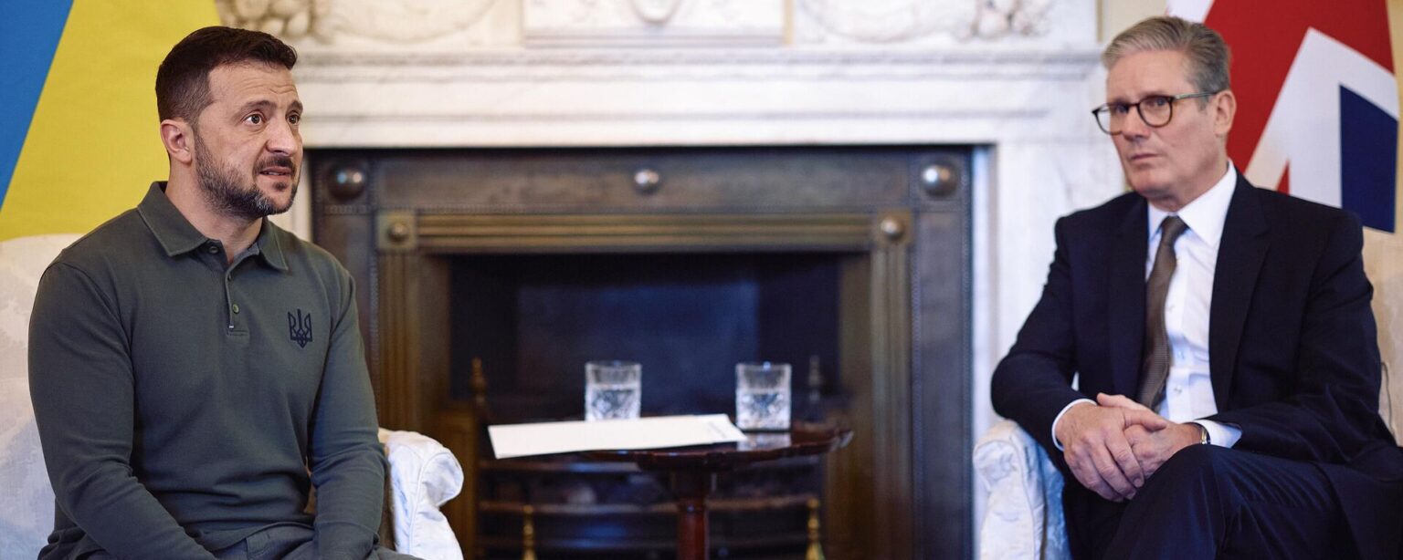 Britain's Prime Minister Keir Starmer, right, and Ukraine's President Volodymyr Zelenskyy speak during a bilateral meeting at 10 Downing Street in London, Friday July 19, 2024.  - Sputnik International, 1920, 22.09.2024