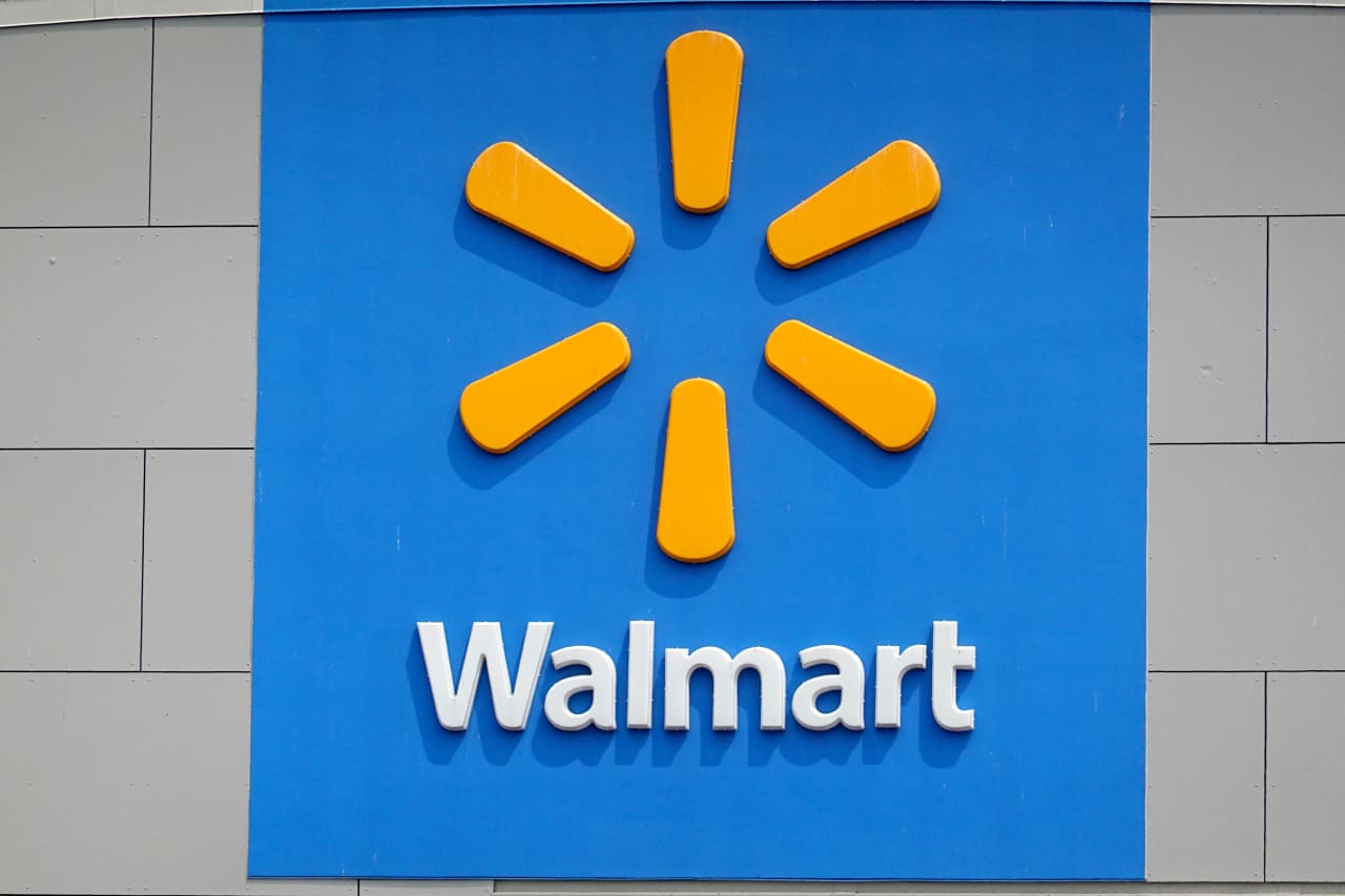 Walmart’s stock rises into record territory after another analyst turns bullish