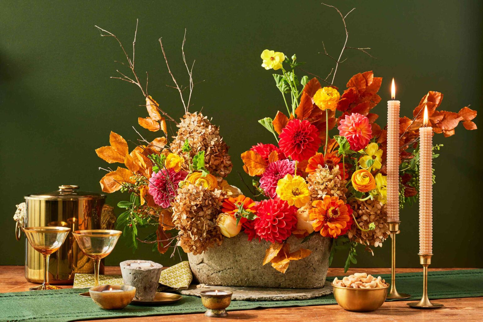 5 Fall Centerpieces Using Foliage And Blooms That Will Brighten Up Your Tables