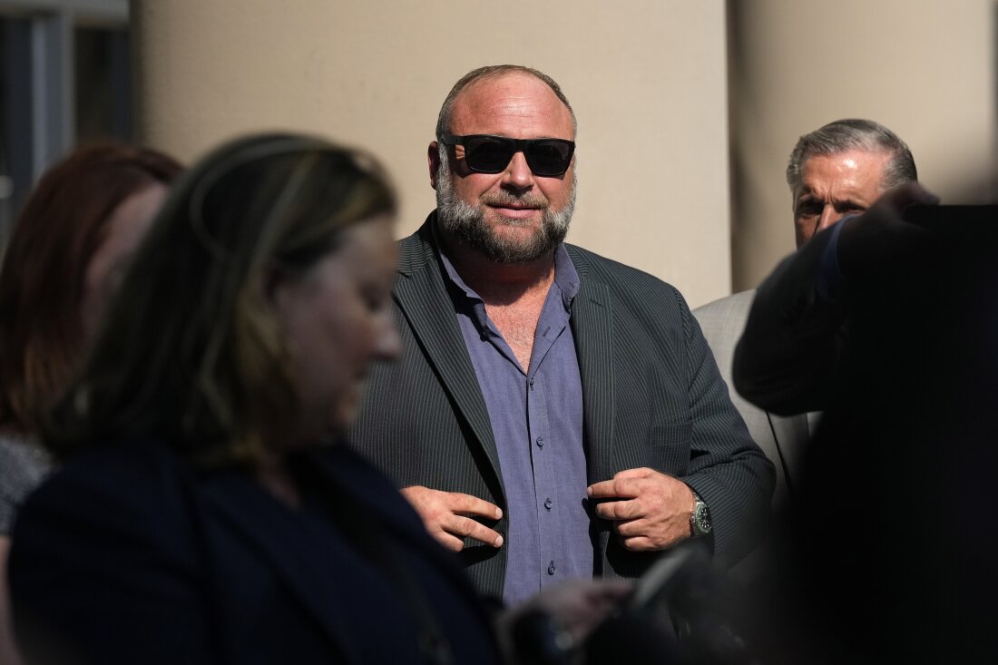 Right-wing conspiracy theorist Alex Jones stands outside the federal courthouse after a June bankruptcy hearing in Houston.