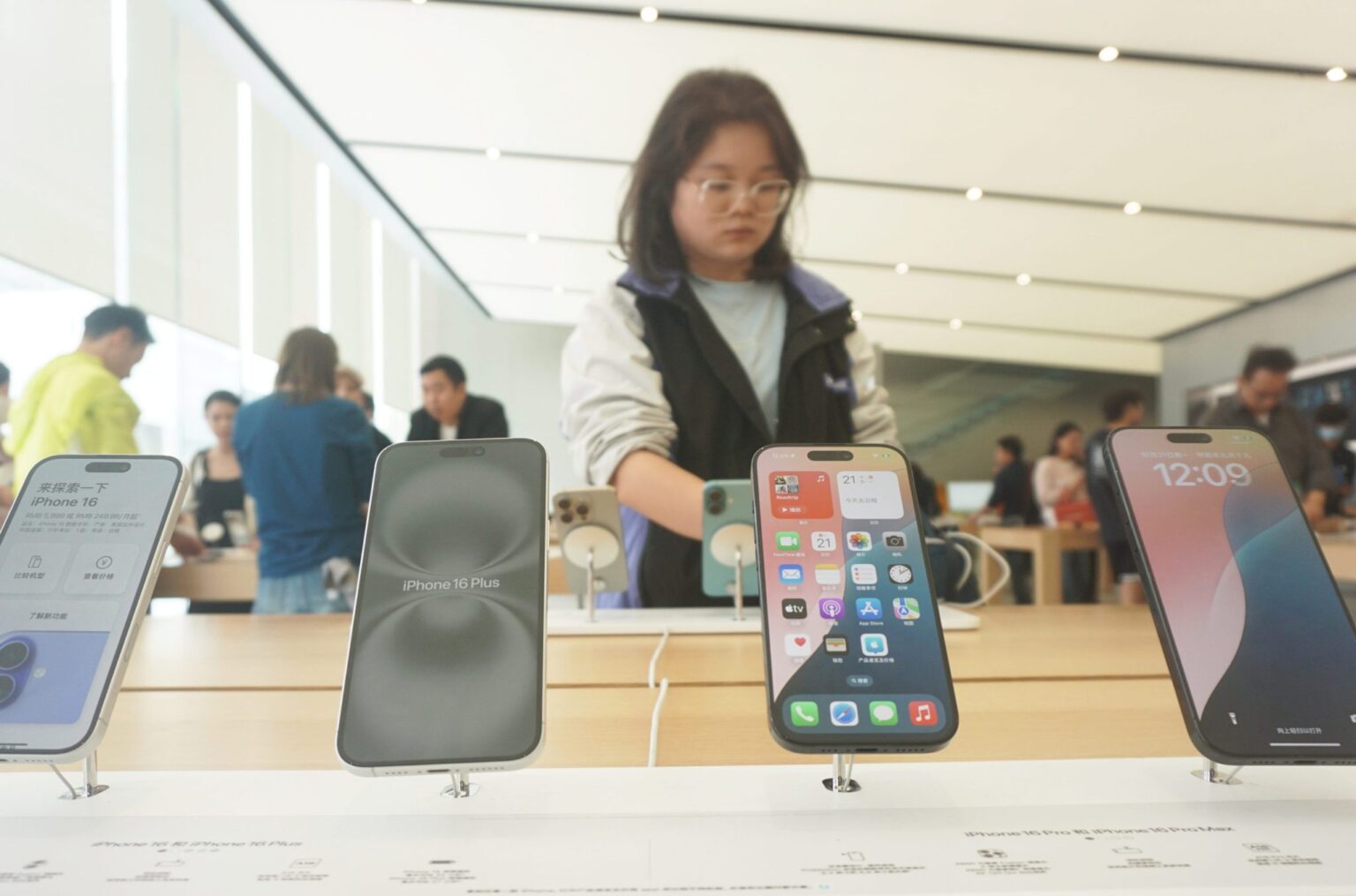 Apple returned to China's top 5 smartphone sellers last quarter—but Huawei's growth dwarfs the competition