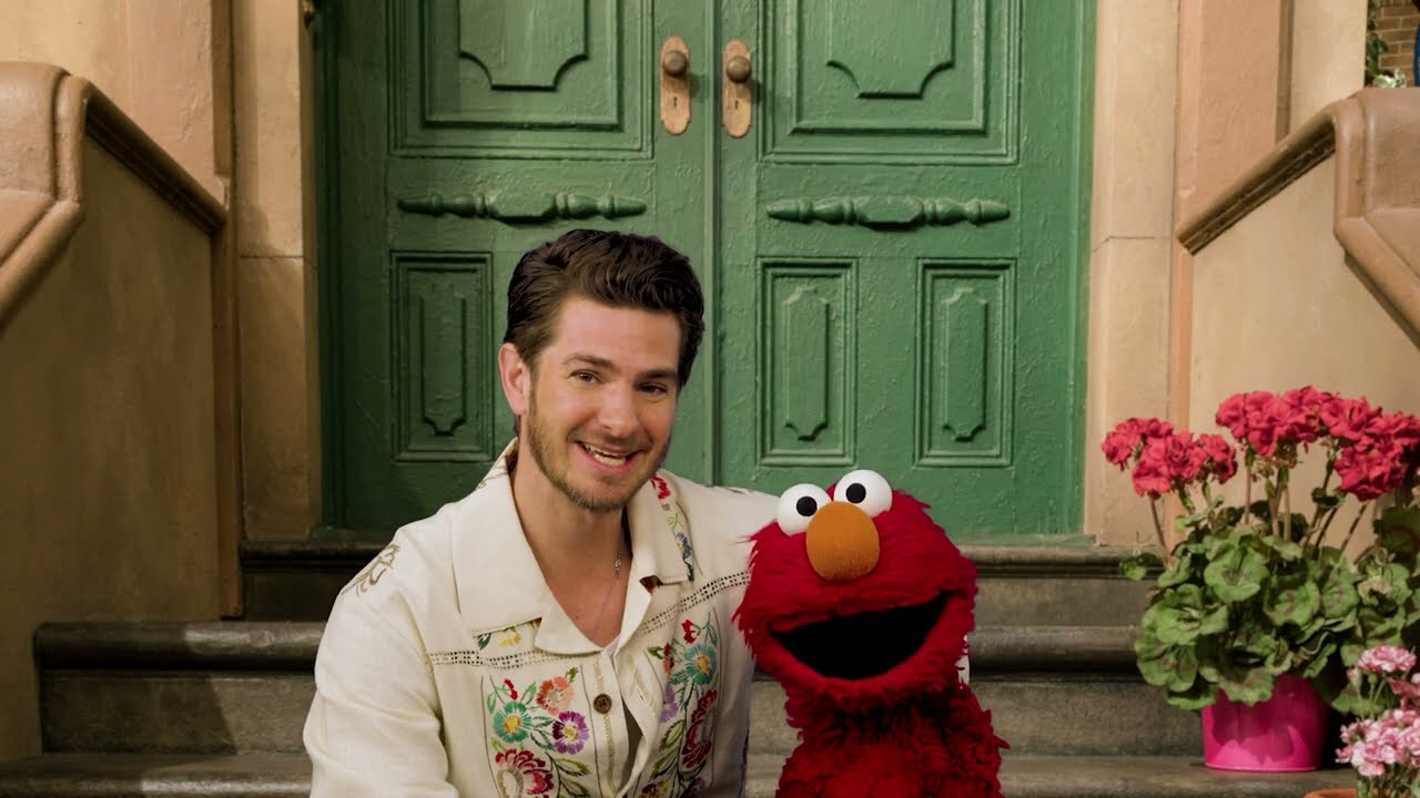 Andrew Garfield and Elmo Explain Grief | Sesame Workshop - YouTube