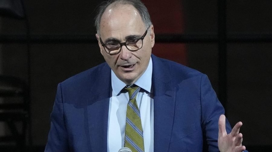 Axelrod won’t predict election outcome: ‘I’d be a fool to answer that’