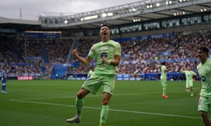 TOPSHOT-FBL-ESP-LIGA-ALAVES-BARCELONA<br>TOPSHOT - Barcelona's Polish forward #09 Robert Lewandowski celebrates scoring his team's first goal during the Spanish league football match between Deportivo Alaves and FC Barcelona at the Mendizorroza stadium in Vitoria on October 6, 2024. (Photo by CESAR MANSO / AFP) (Photo by CESAR MANSO/AFP via Getty Images)