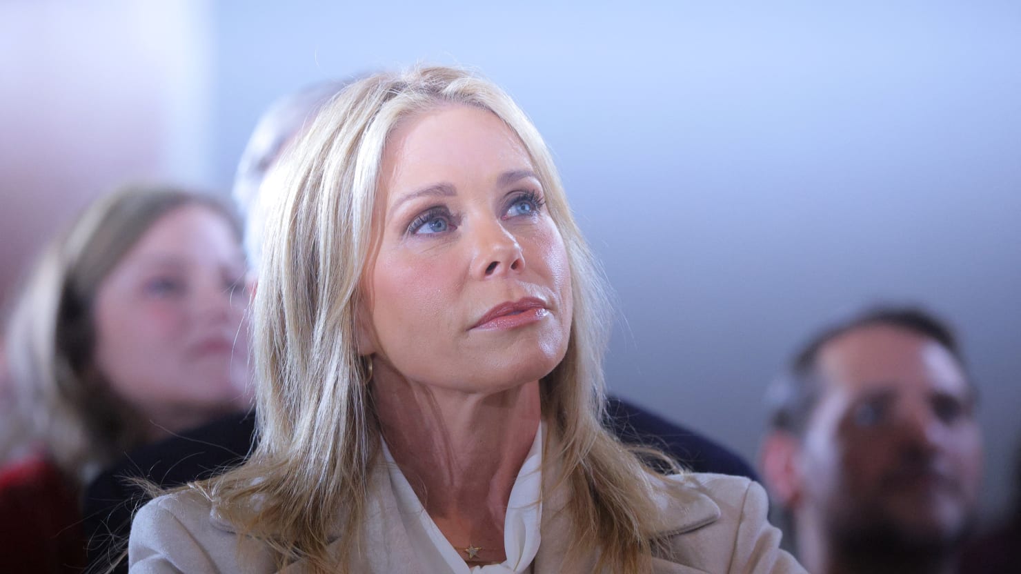 Cheryl Hines’ Brief Message of Support for RFK Jr. After His Mother’s Death