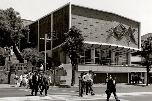 The Footbridge in the 1960s before the pedestrian bridge was built in 1972. It was then known as the Union Theatre.