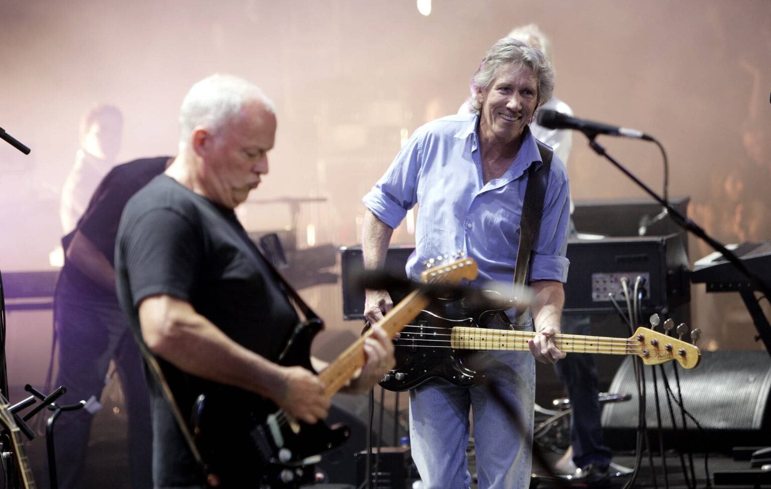 David Gilmour and Roger Waters of Pink Floyd perform on stage at "Live 8 London" in Hyde Park on July 2, 2005. (Photo by Dave Hogan/Live 8 via Getty Images)