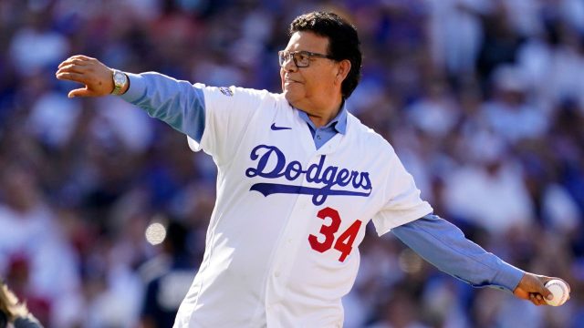 Dodgers to wear commemorative Valenzuela patch during World Series