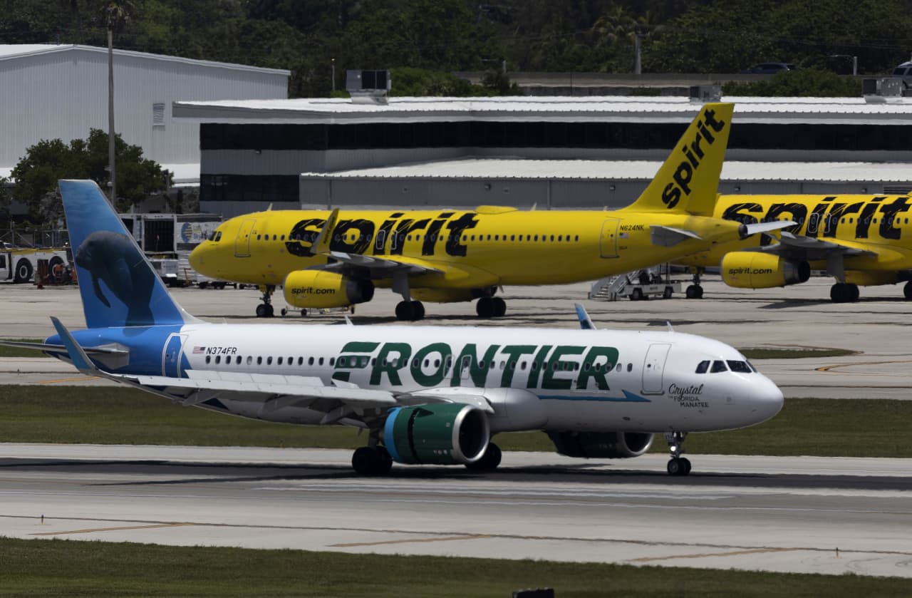 Frontier reportedly considering renewed merger talks with Spirit Airlines