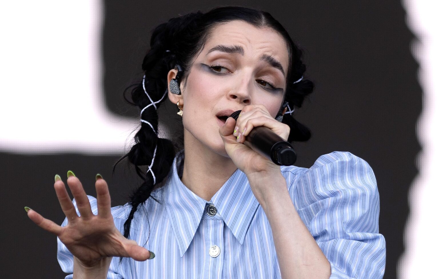 Grimes reacts to Poppy "dredging up ancient drama": "I hope one day she grows up"