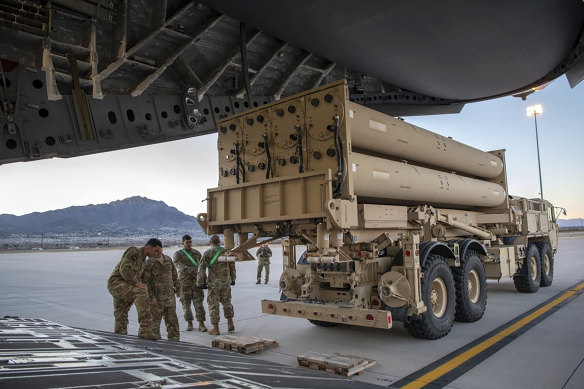 A THAAD launching station being prepared for loading onto a 4th Airlift Squadron C-17 Globemaster III at Fort Bliss, Texas.