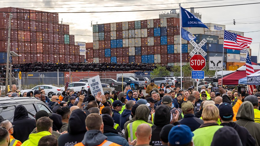 How the port strike threatens the US banana supply