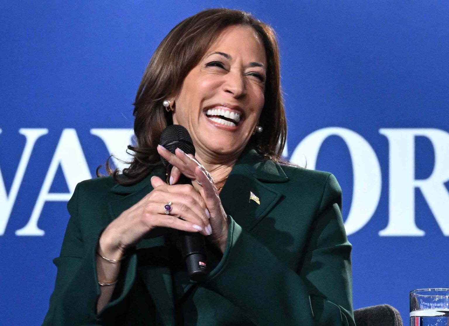 Kamala Harris's Latest Pantsuit Is the Perfect Color for Fall