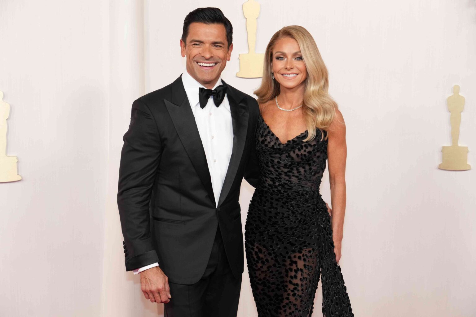 Kelly Ripa Wants to “Gray Divorce” Mark Consuelos for This Hilarious Reason