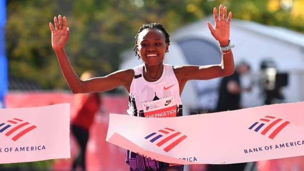 Kenya's Ruth Chepngetich smashes women's marathon world record in Chicago | CBC Sports