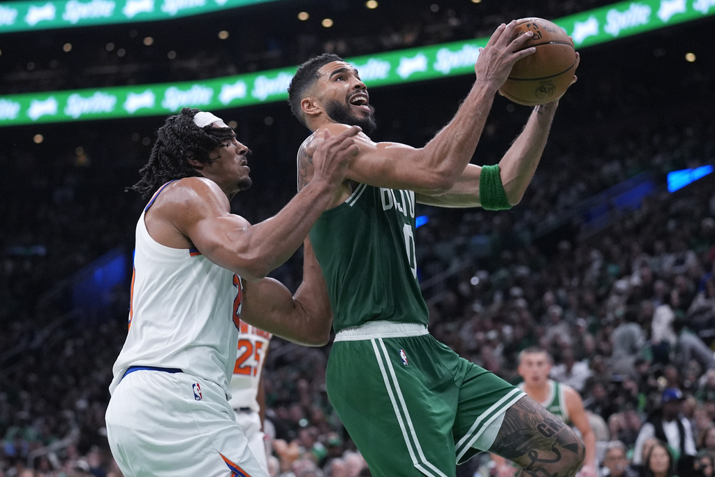 Knicks watch Celtics raise banner then suffer beatdown in season-opening blowout loss