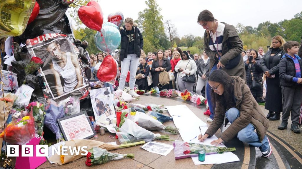 Liam Payne fans hold vigils around the world