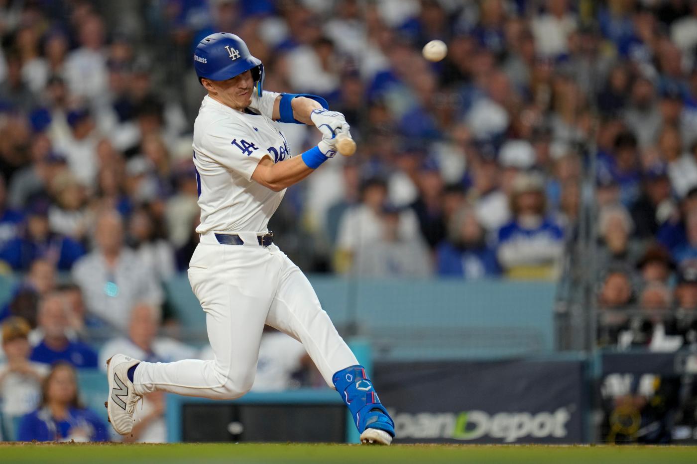 Los Angeles Dodgers finish off New York Mets with 10-5 win in NLCS, advance to face the New York Yankees in World Series