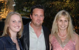 Matthew Perry wears a shirt and a black leather jacket while standing in between his sister Emily and mother Suzanne Morrison on October 3, 2001 in Los Angeles