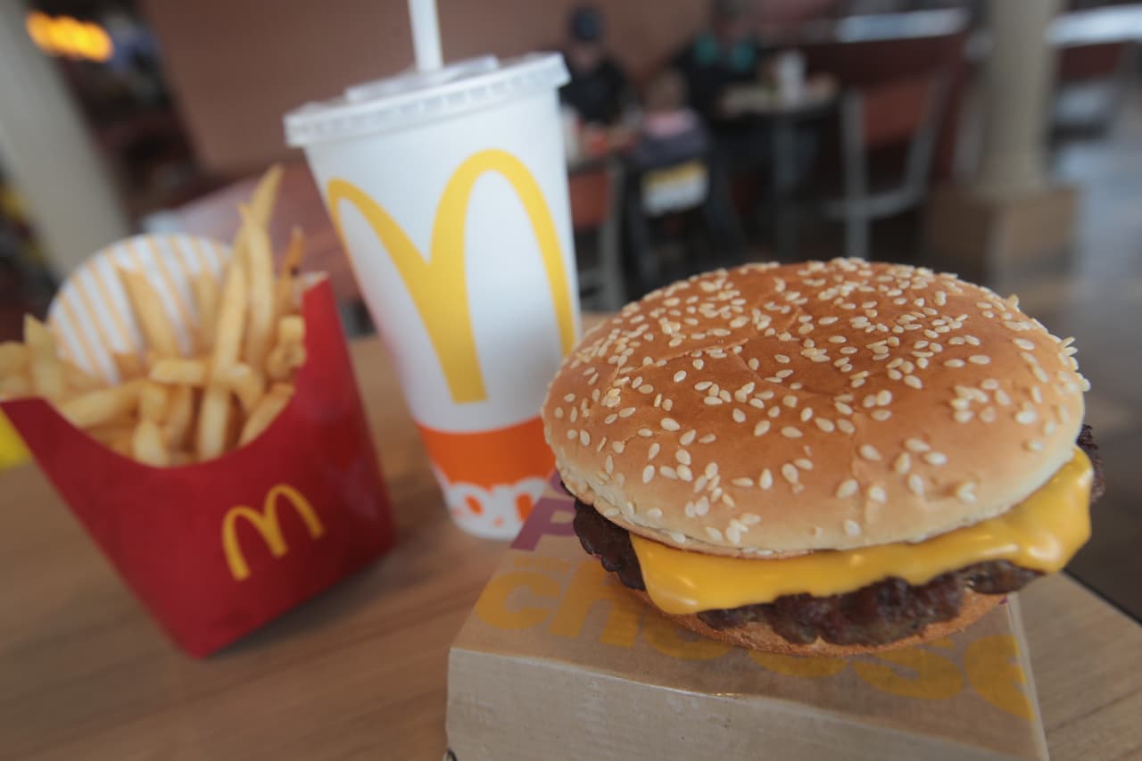 McDonald’s stock drops as Quarter Pounders linked to E. coli outbreak, CDC says