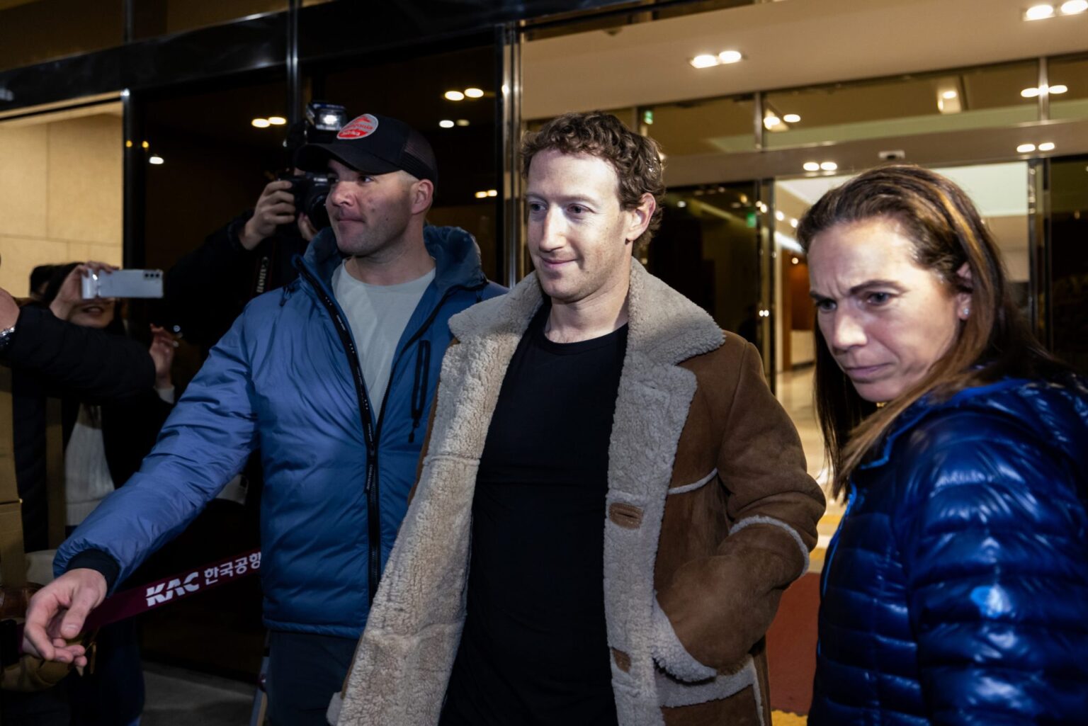 Meta’s Threads suspends accounts showing private jet travel of billionaires like owner Mark Zuckerberg, Elon Musk and Taylor Swift 