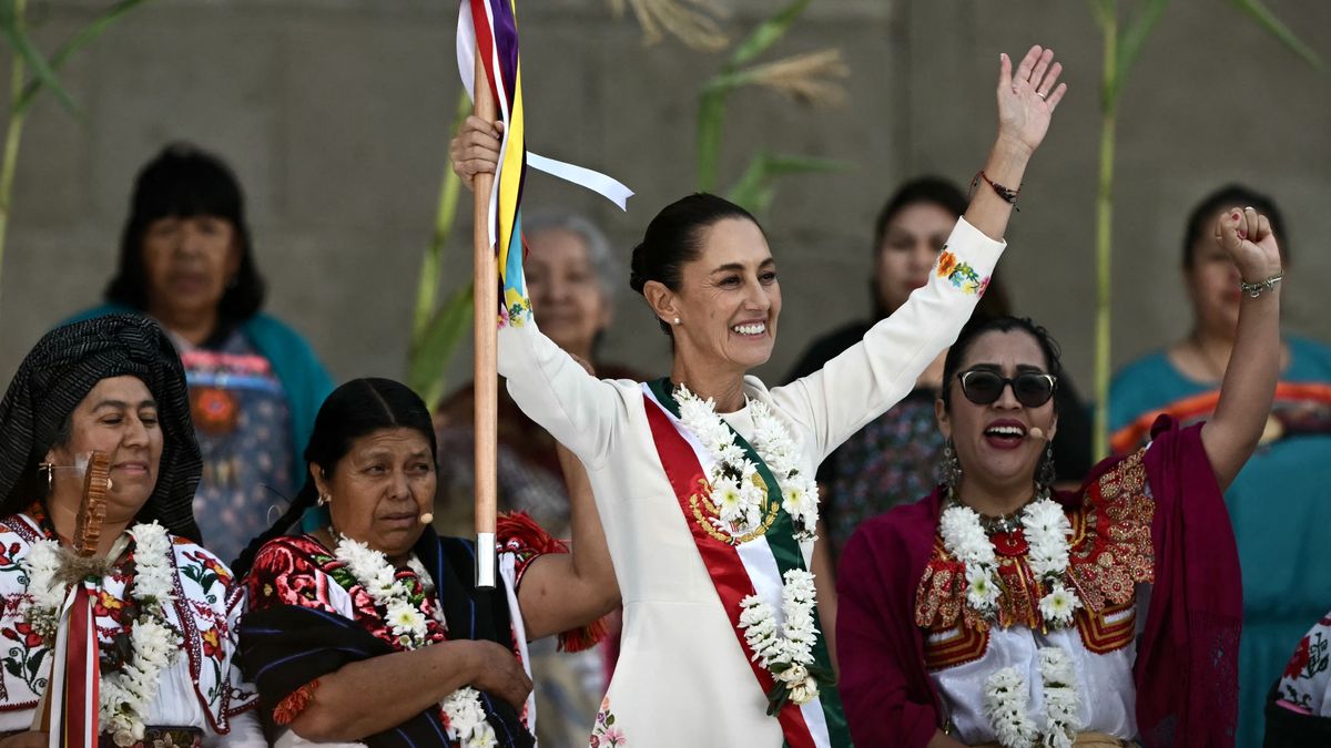 Mexico's first woman president sworn in