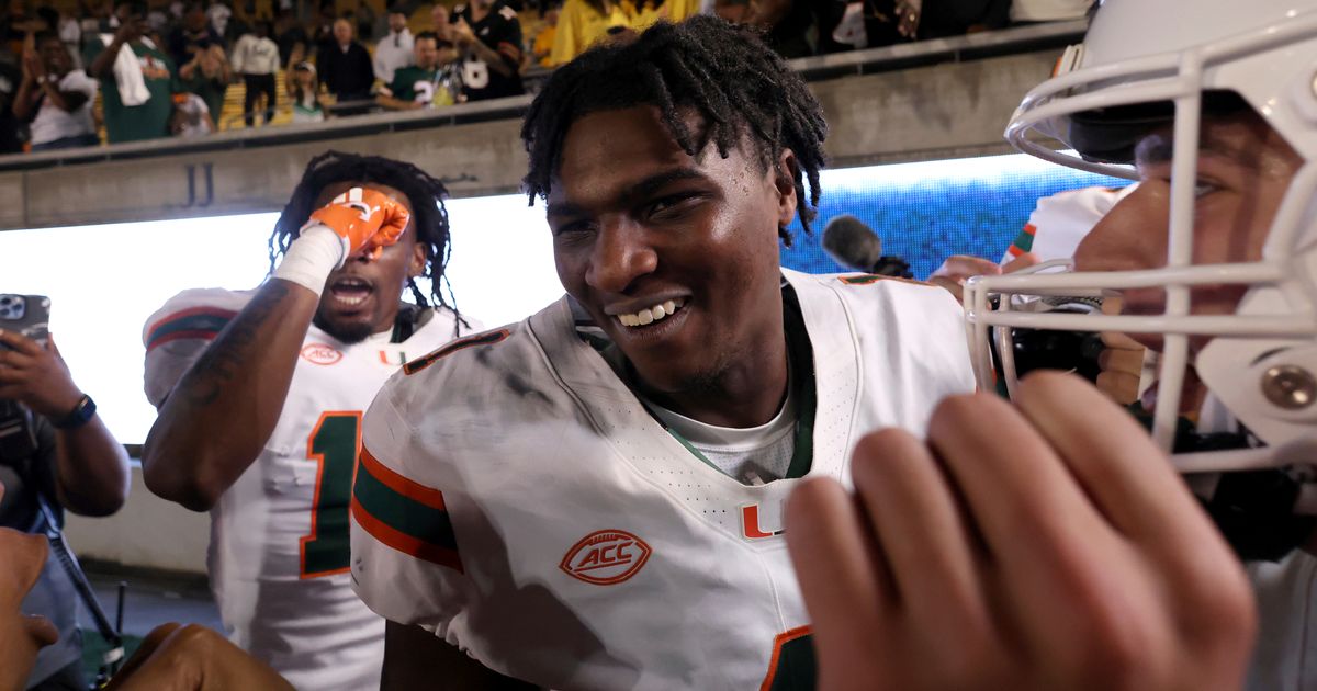 No. 8 Miami rallies from 25 points down to beat California 39-38