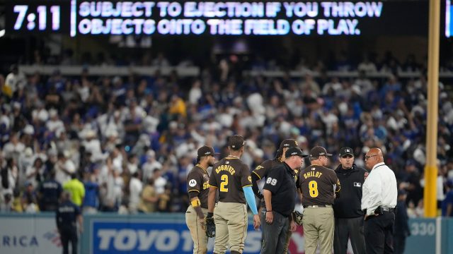 Padres hit six home runs to rout Dodgers in Game 2, even NLDS at 1-1