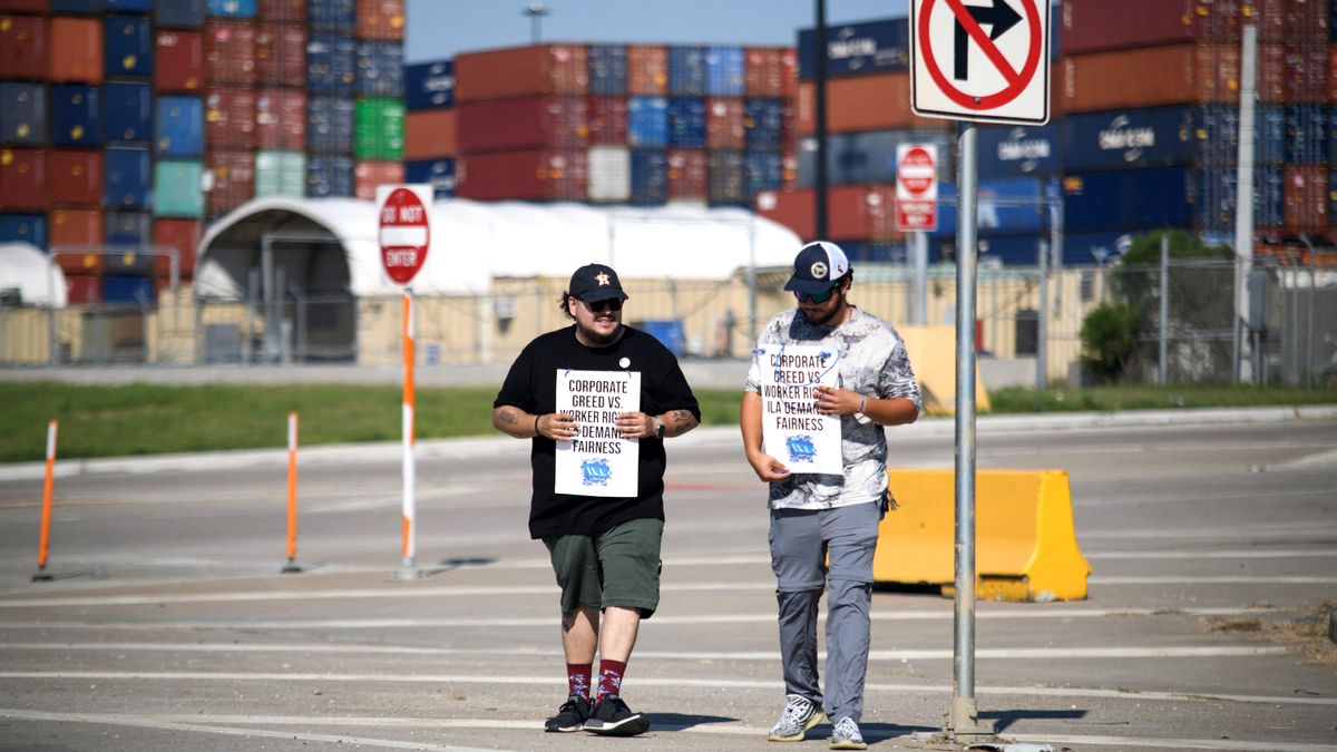 Ports reopen after dockworkers halt strike