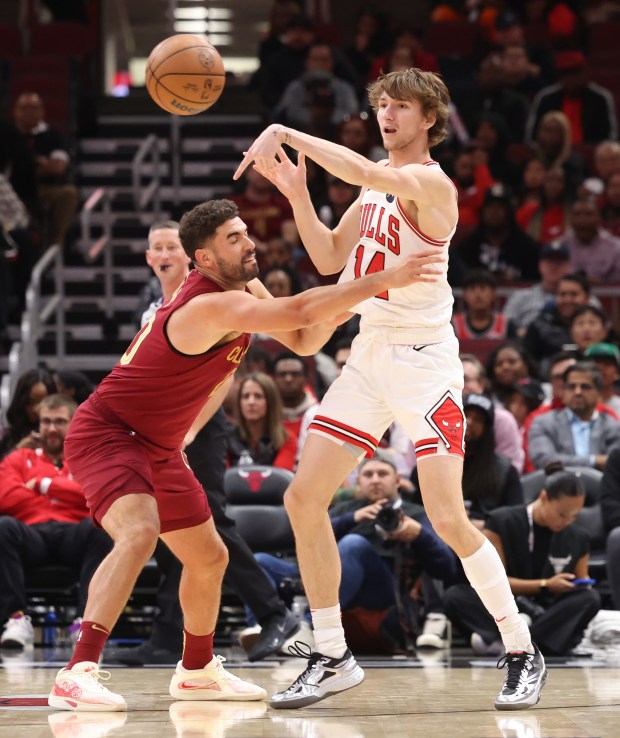 Bulls forward Matas Buzelis (14) passes the ball as Cavaliers forward Georges Niang (20) defends in the third quarter at the United Center on Oct. 18, 2024, in Chicago. (John J. Kim/Chicago Tribune)