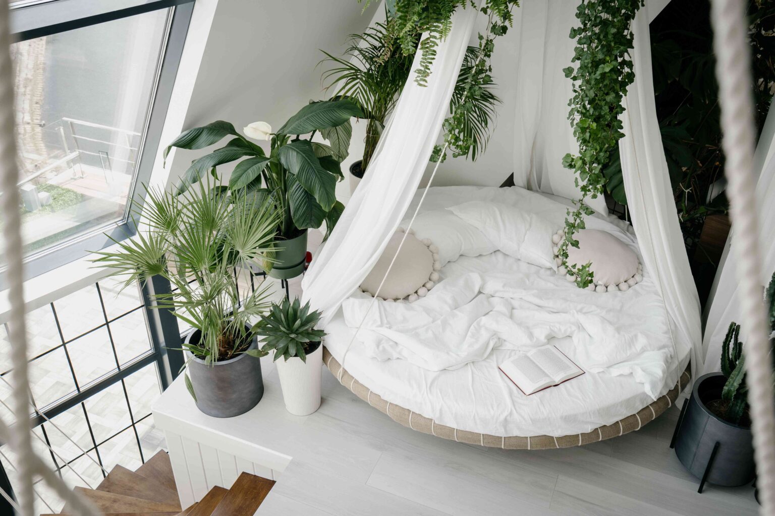 Round Beds Are Circling Back into Fashion—Here’s How to Style Them