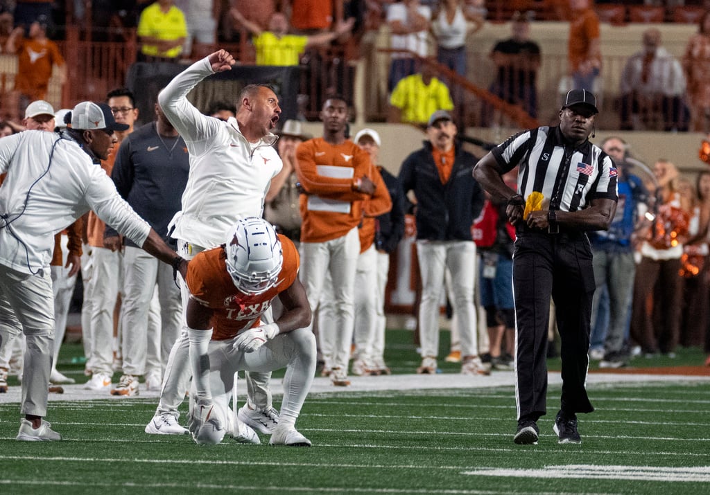 SEC reacts to Texas fans throwing debris on field during Georgia game