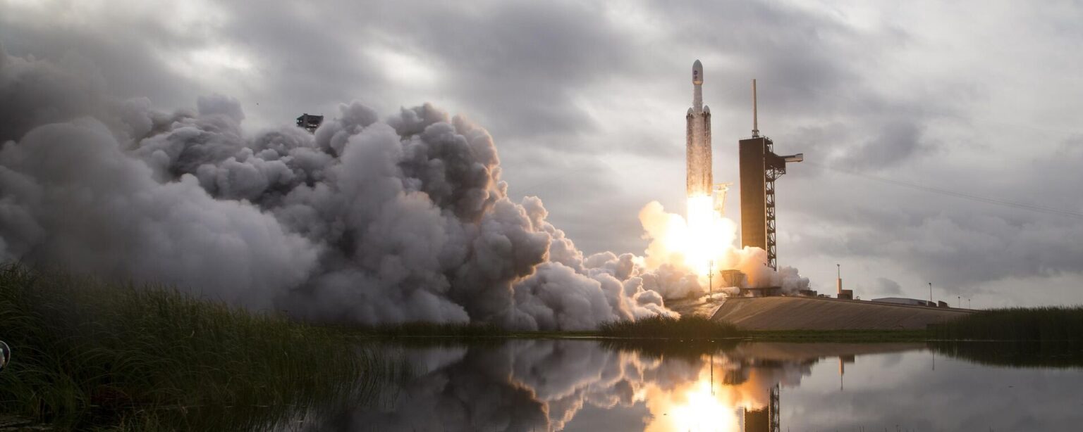 A SpaceX Falcon Heavy rocket with the Psyche spacecraft onboard is launched from Launch Complex 39A, Friday, Oct. 13, 2023, at NASA's Kennedy Space Center in Cape Canaveral, Fla. NASA's Psyche spacecraft will travel to a metal-rich asteroid by the same name orbiting the Sun between Mars and Jupiter to study it's composition. The spacecraft also carries the agency's Deep Space Optical Communications technology demonstration, which will test laser communications beyond the Moon. - Sputnik International, 1920, 06.10.2024