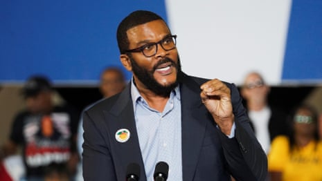 In Trump's America 'there is no dream that looks like me': Tyler Perry campaigns for Harris – video