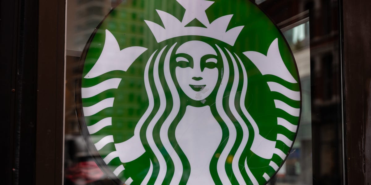 Starbucks' early earnings show that new CEO Brian Niccol has his work cut out