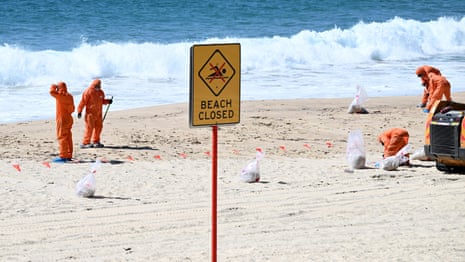 Sydney beaches to remain closed, Randwick mayor says – video