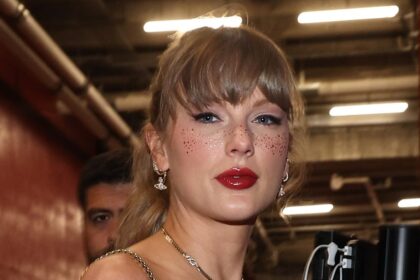 Taylor Swift wore glitter freckles to the Kansas City Chiefs game on October 7, 2024.